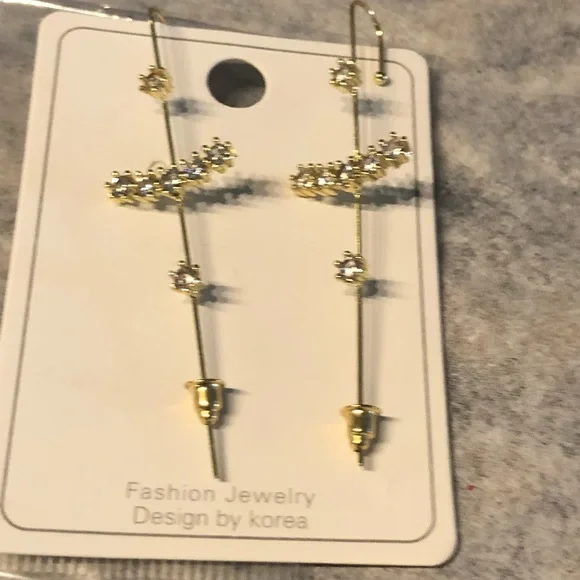 - Earrings - Picture 2 of 6